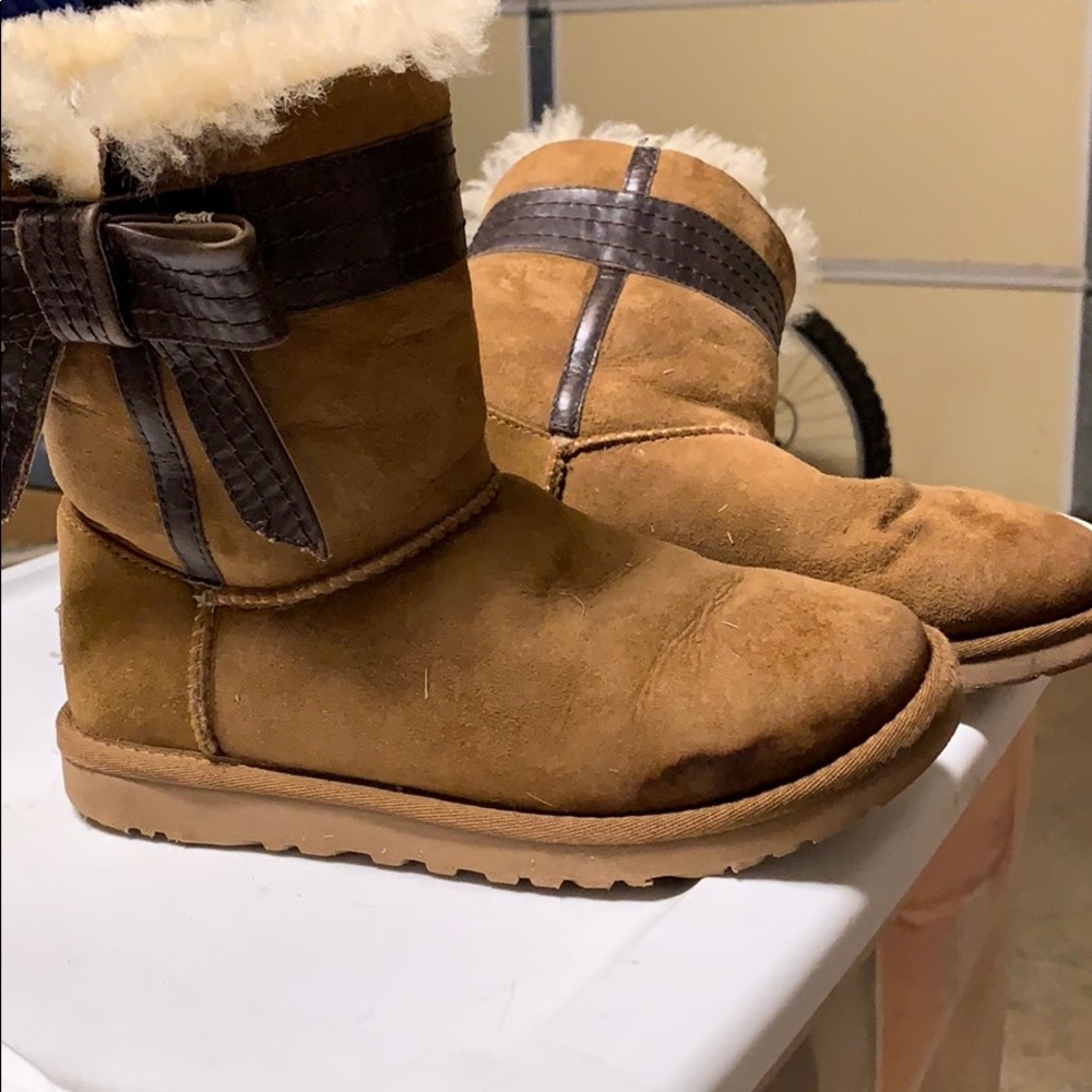 Guc Uggs with bow - Picture 2 of 5